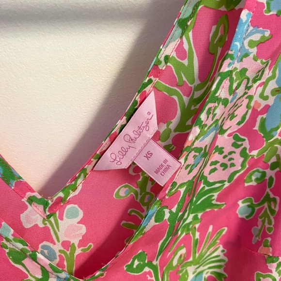 Lilly Pulitzer sleeveless silk blouse size XS - Picture 2 of 3